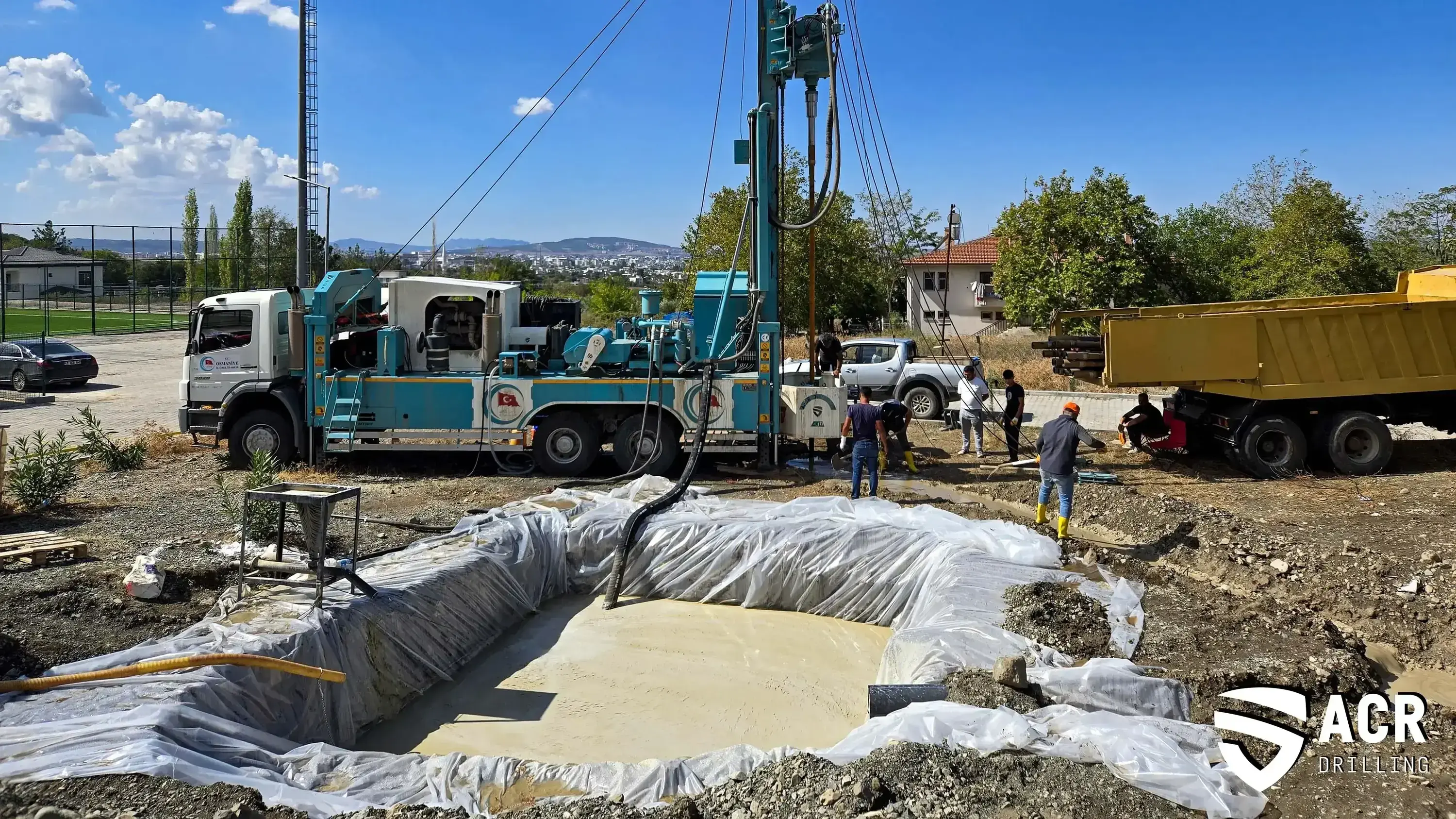 Технологическая трансформация в бурении: повышение эффективности с помощью гидравлических буровых установок с верхним приводом